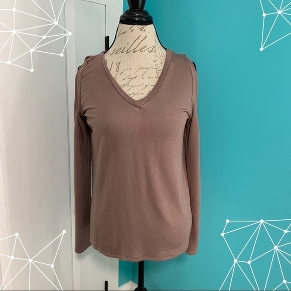 TRESICS Cold Shoulder Long Sleeve Top - Picture 2 of 5